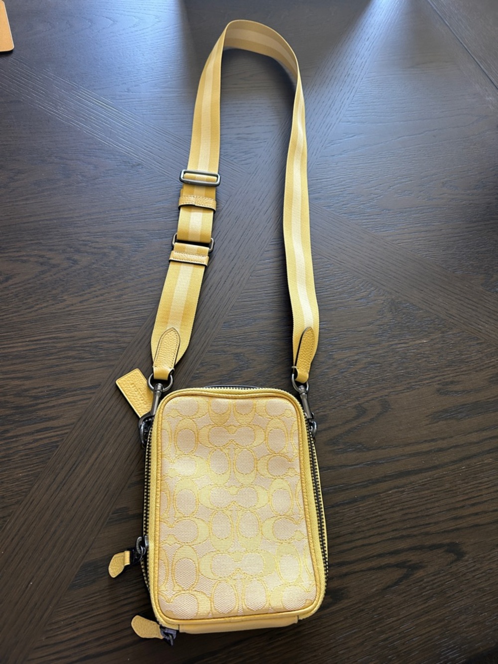 Coach Straton Yellow Signature Crossbody Pouch Crossbody UNISEX - Picture 2 of 11